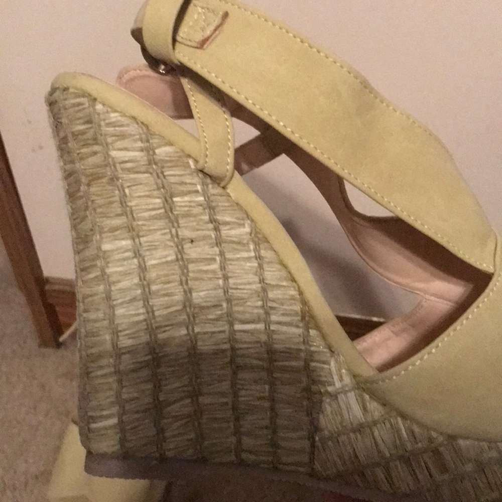 Yellow Heels - Picture 3 of 4